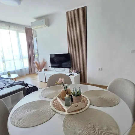 Azuria Apartment Burgas